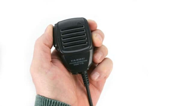 YAESU SSM-17B Microfono-altavoz para walkies FT-25. FT-65, FT-4V, FT4X