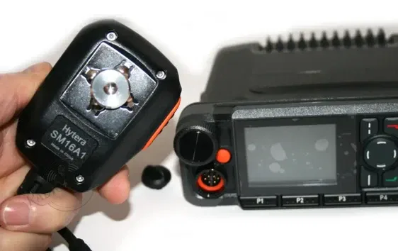 HM785LG BT Uv Emisora UHF 350-470 Mhz Digital DMR y analógica GPS y BT_4 Hytera HM785LG BT UV – Emisora móvil UHF DMR/Analógico con GPS y Bluetooth