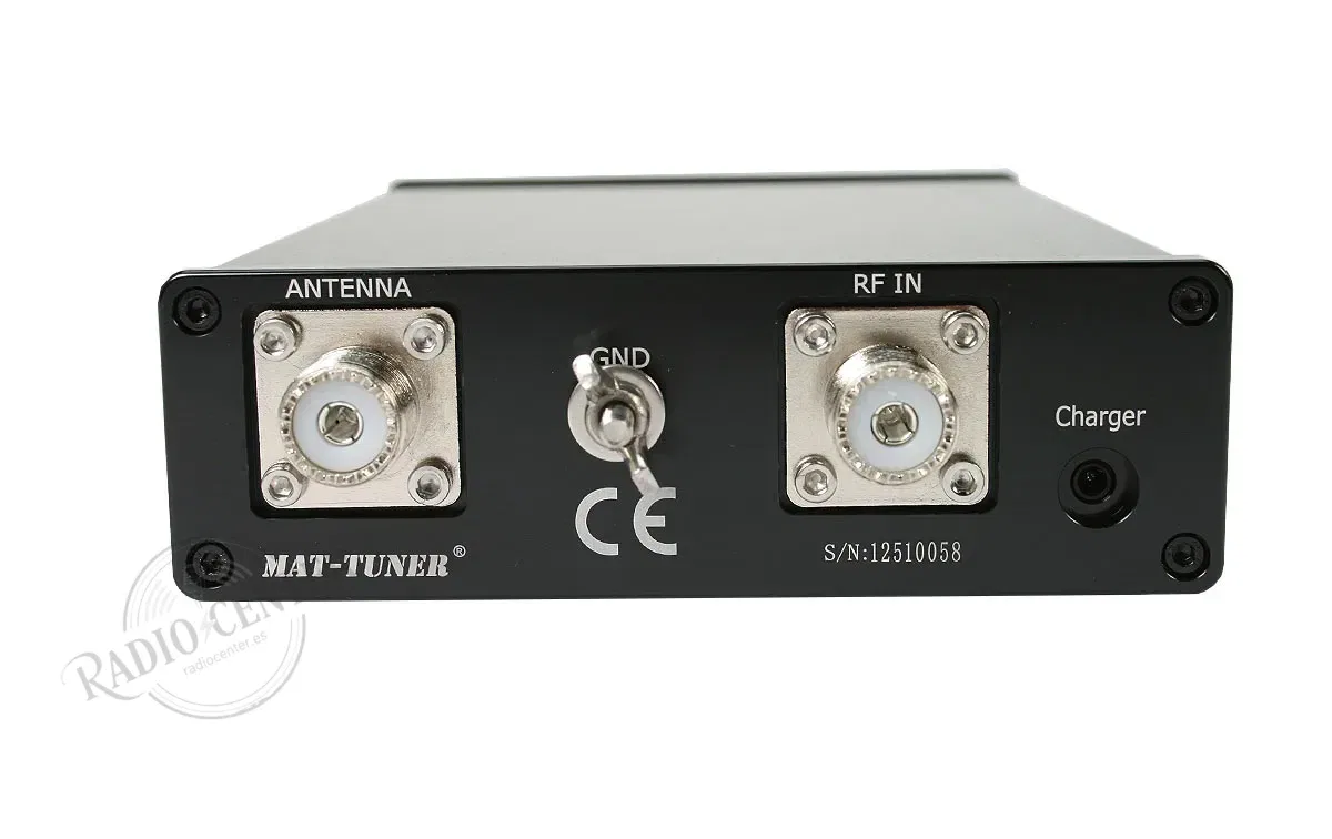 mat125e-05 MAT-125E ACOPLADOR AUTOMÁTICO UNIVERSAL HF CON BATERÍA