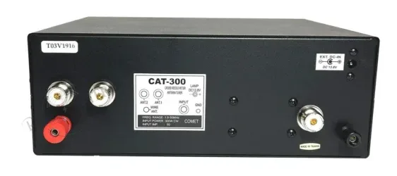 Comet CAT-300 | 1,8 – 56 MHz | 300 W PEP | Red T | Medidor Cruz Retroiluminado