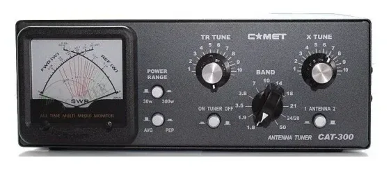 Comet CAT-300 | 1,8 – 56 MHz | 300 W PEP | Red T | Medidor Cruz Retroiluminado