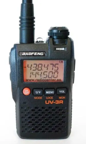 BAOFENG UV-3R VHF-UHF MICRO AURICULAR DE REGALO
