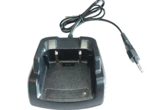 Cargador negro para dispositivos electrónicos